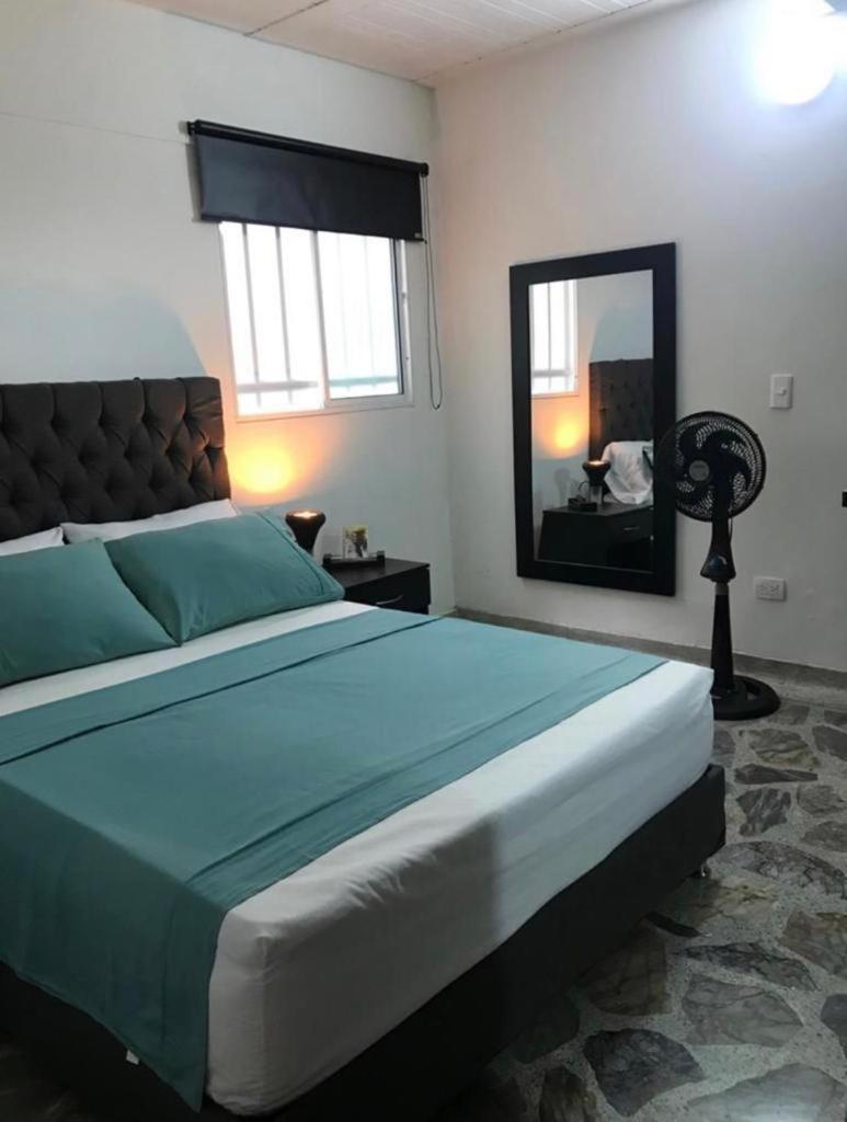 Vip Apartasuites Rosales Medellín Exterior foto